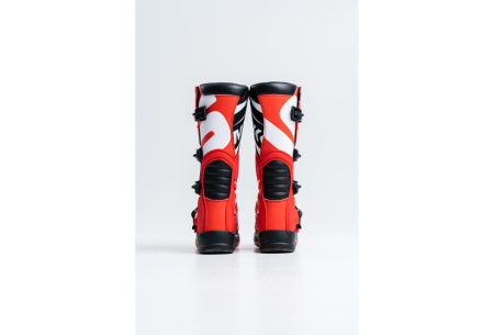 milano-red-black-white_04-825x560