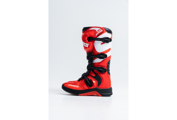 milano-red-black-white_03-825x560